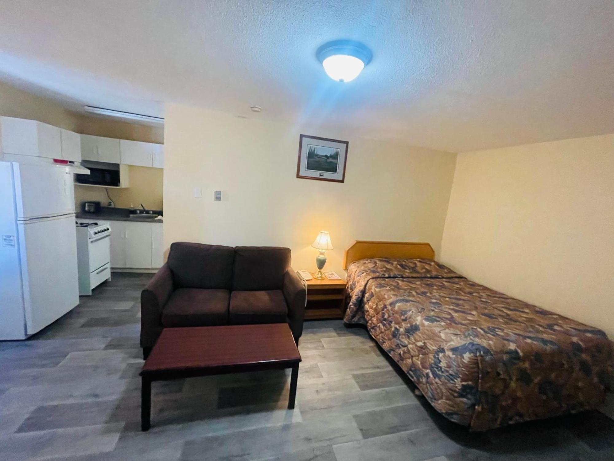 Fraser Bridge Inn Quesnel Bagian luar foto